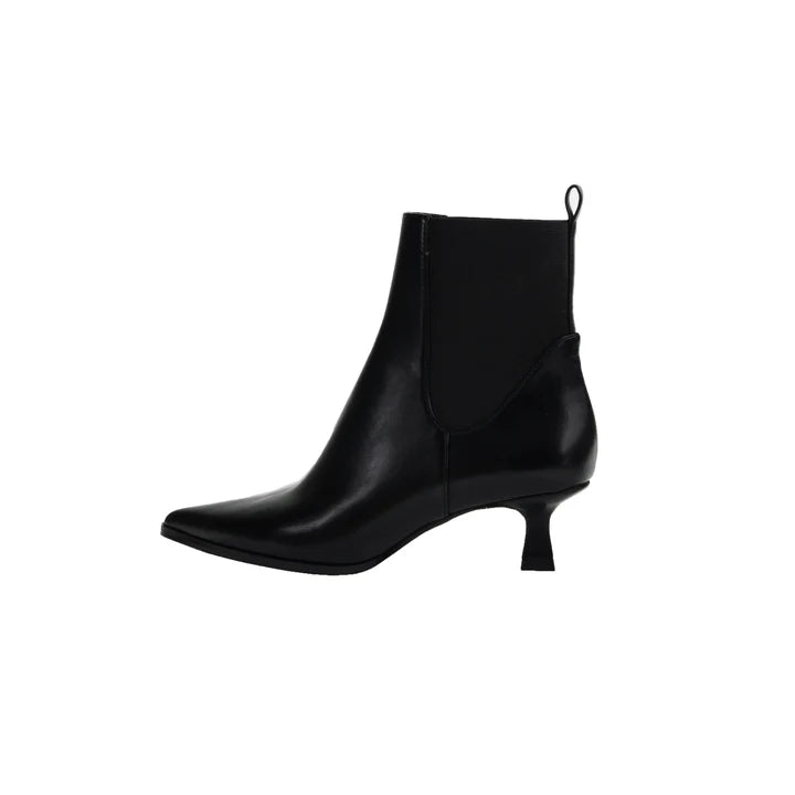 Novva Pointed Toe Kitten Heel Bootie