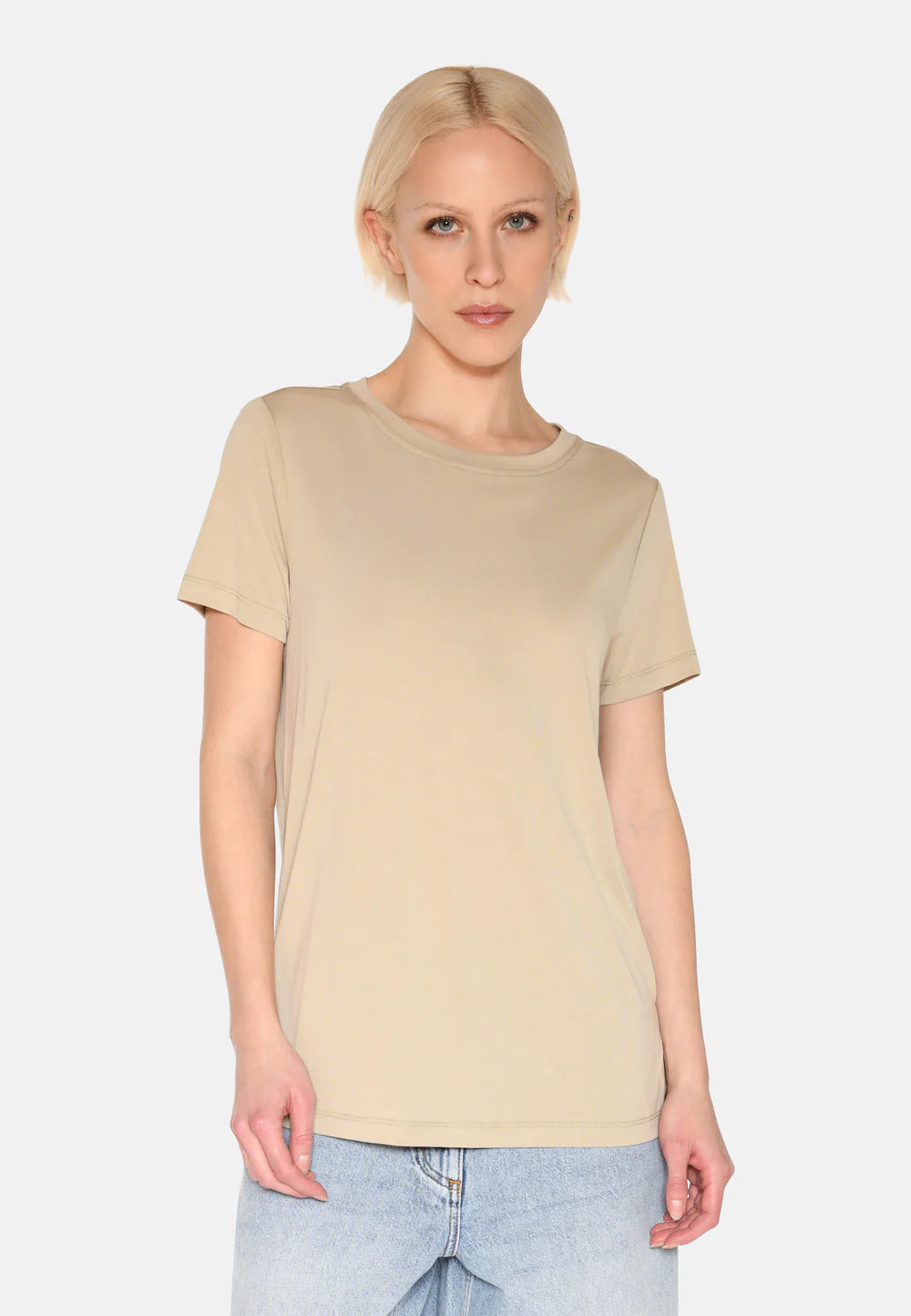 Rynah Tee