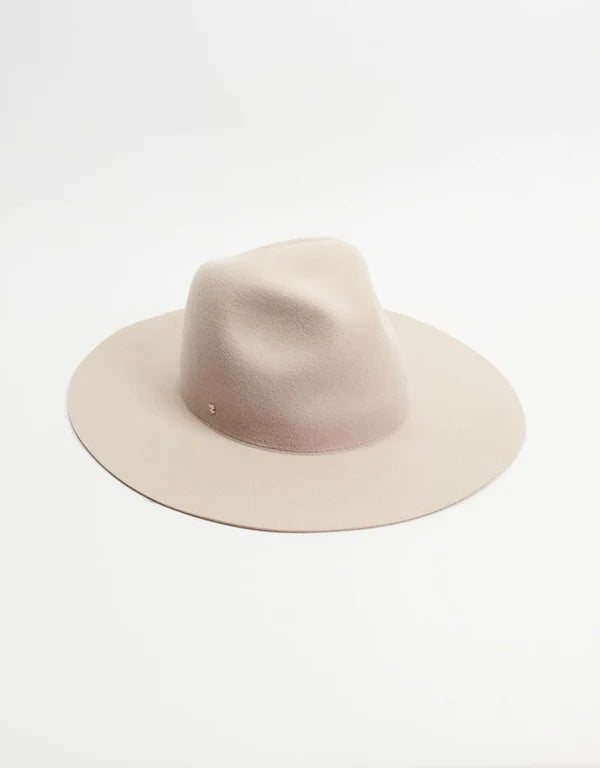 Serena Fedora